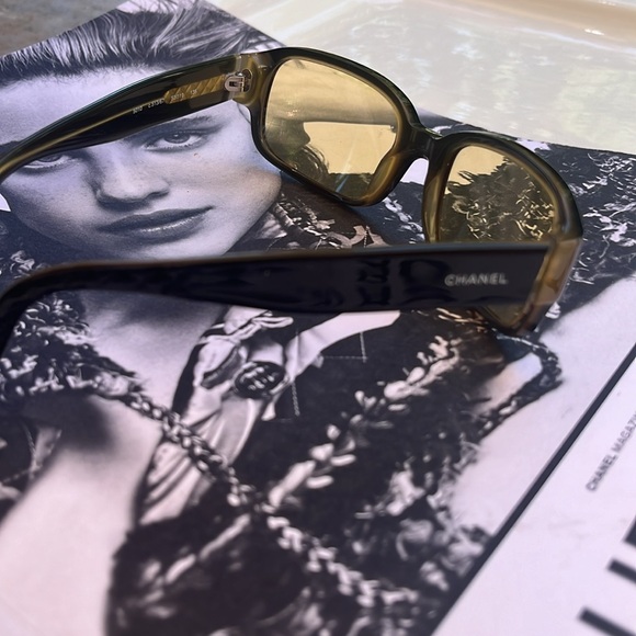 CHANEL 5010 Black & Yellow Vintage Sunglasses - Picture 9 of 9